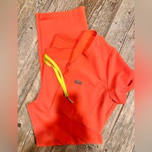 Figs set in Hot Coral